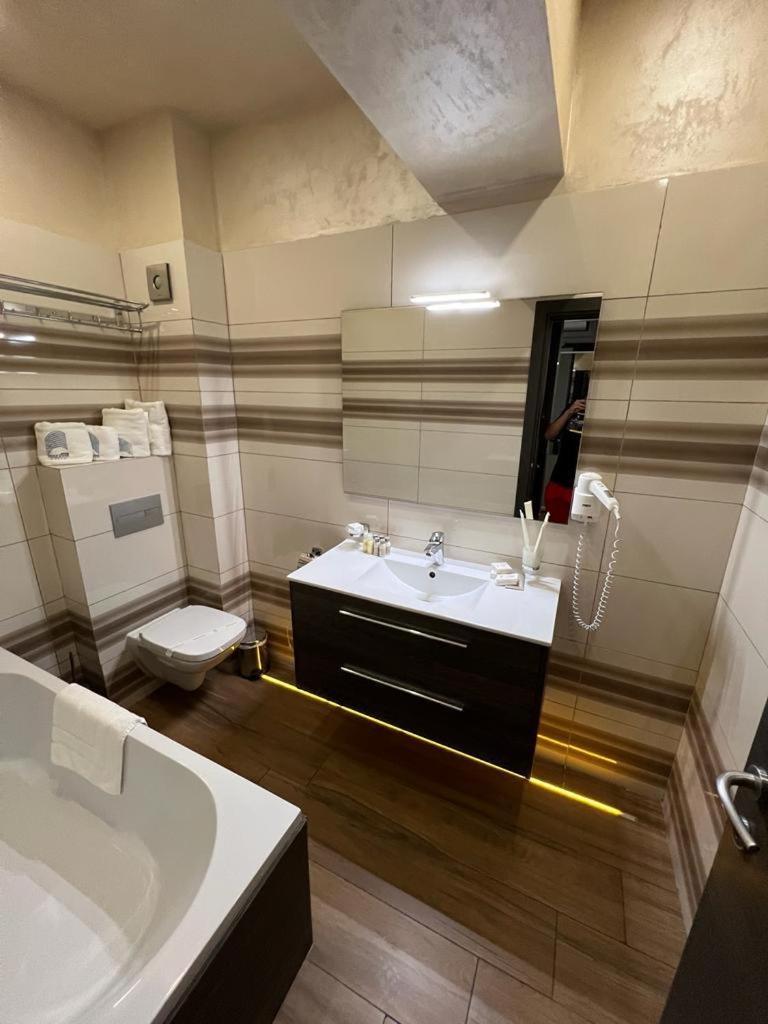 Отель Mamaia White Tower Экстерьер фото